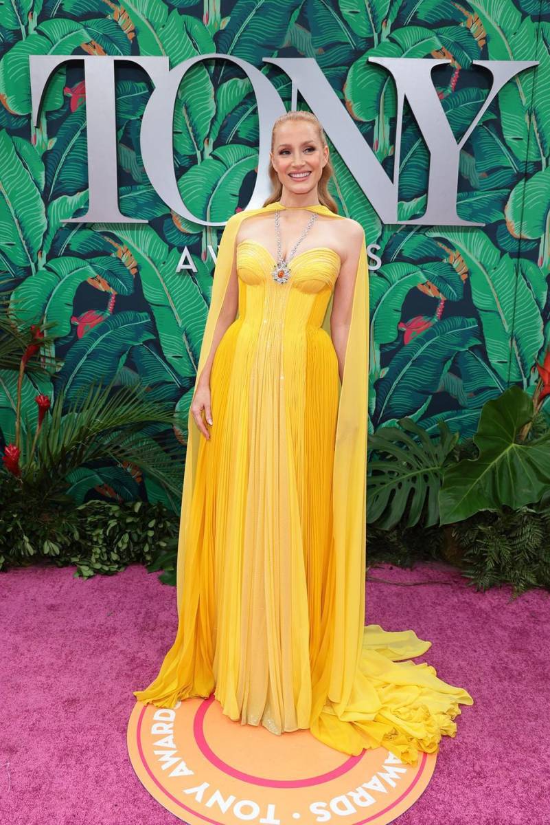 <b>Jessica Chastain</b>La ganadora del Oscar utilizó un vestido amarillo diseñado por Gucci.
