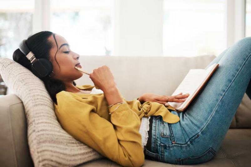 Stephanie Anne: la escritora hondureña que escribió su novela en tres semanas y conquista con su poemario A Poppy Rose.