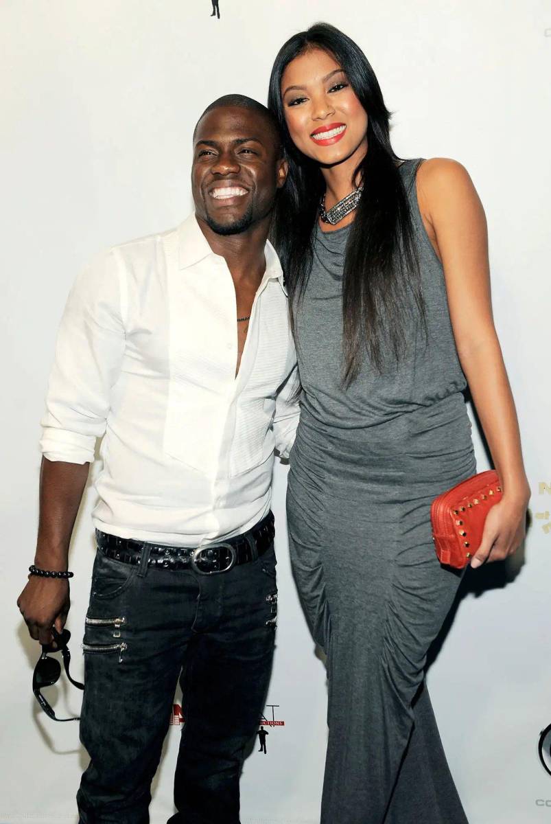 Kevin Hart y Eniko ParrishDe acuerdo a la ex esposa de Hart, Torrei, el actor le fue infiel en múltiples ocasiones. Una de las mujeres con las que la habría engañado fue Eniko Parrish, a quien conoció en 2009. Torrie y Kevin se divorciaron en 2011, y en agosto de 2016 el comediante y Parrish se casaron.