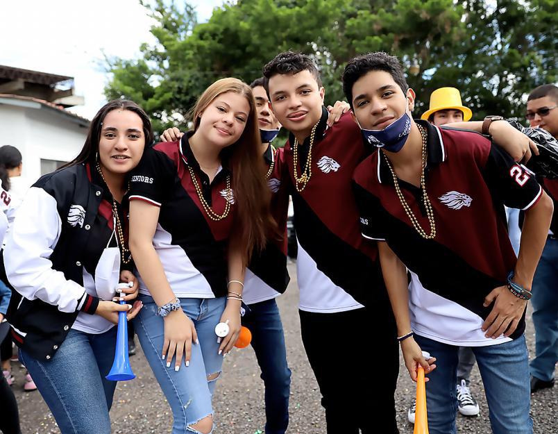 Elena Leiva, Gabriela Rojas, Alexis Gaitan y Samuel Matute