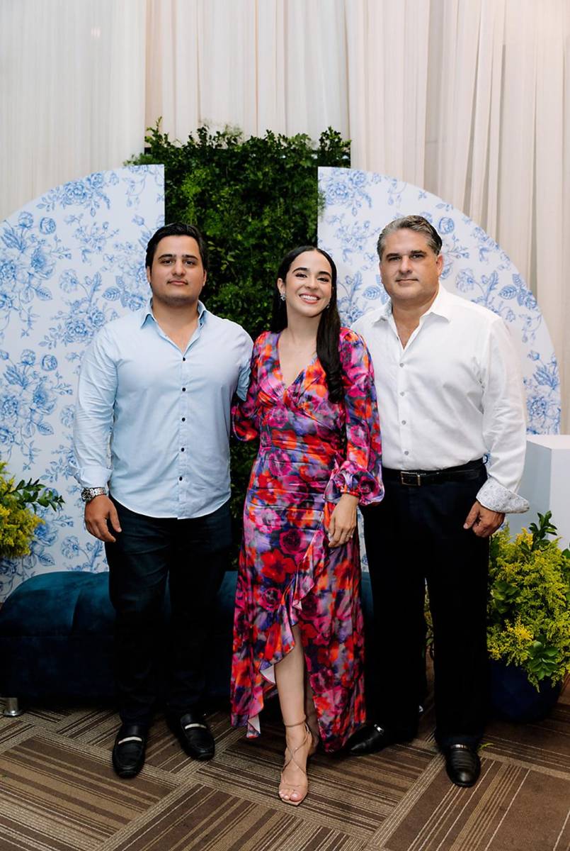 Basilio Vaclab Fuschich y su prometida Susana Gamero con Basilio Fuschich.