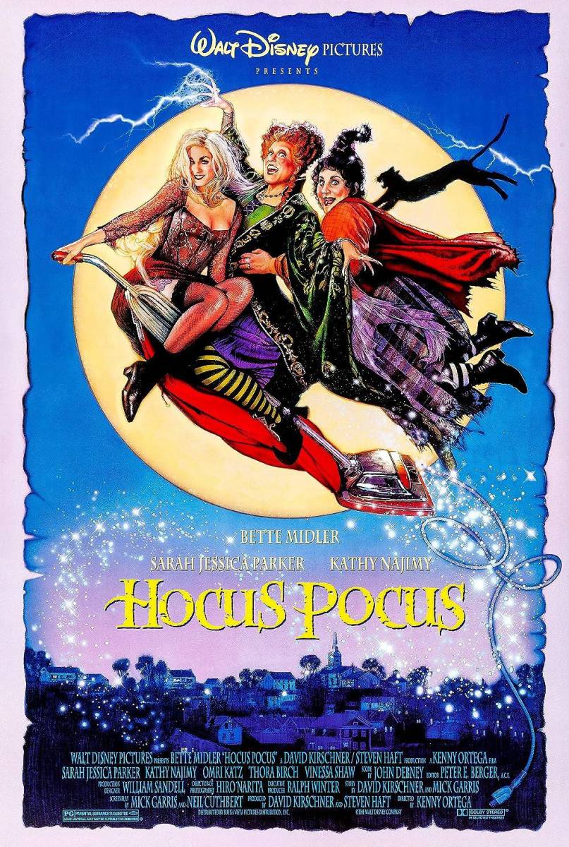 <b>Hocus Pocus</b>Estrenada en 1993, esta película se ha convertido en un clásico que disfrutamos año tras año en Halloween. Y no es para menos, ya que reúne todos los elementos esenciales: un niño protagonista, un libro mágico, un gato parlante y una emocionante dosis de aventuras. La hemos visto una y otra vez, y nunca deja de emocionarnos en esta época del año.