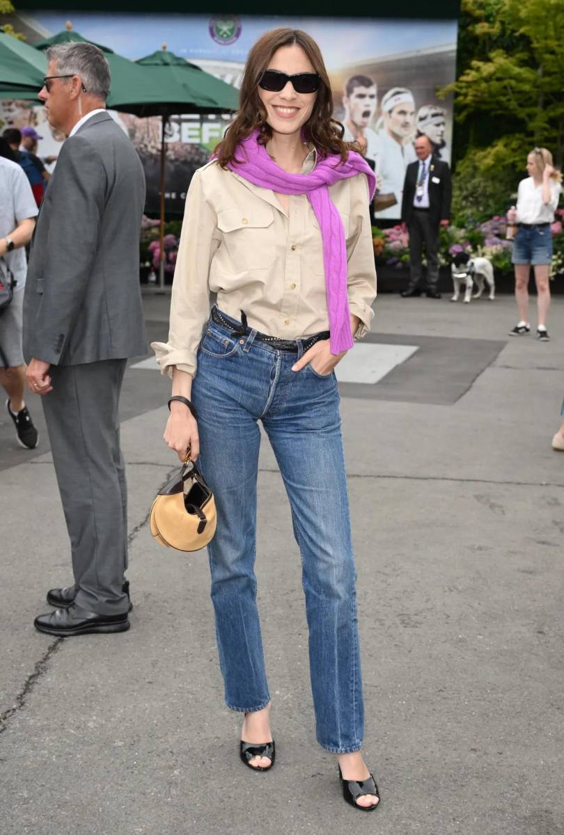De jeans y caqui Alexa Chung