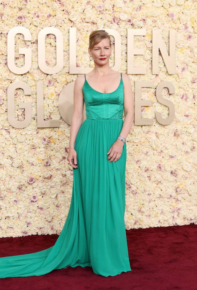 Sandra Hüller en un custom made dress by Louis Vuitton
