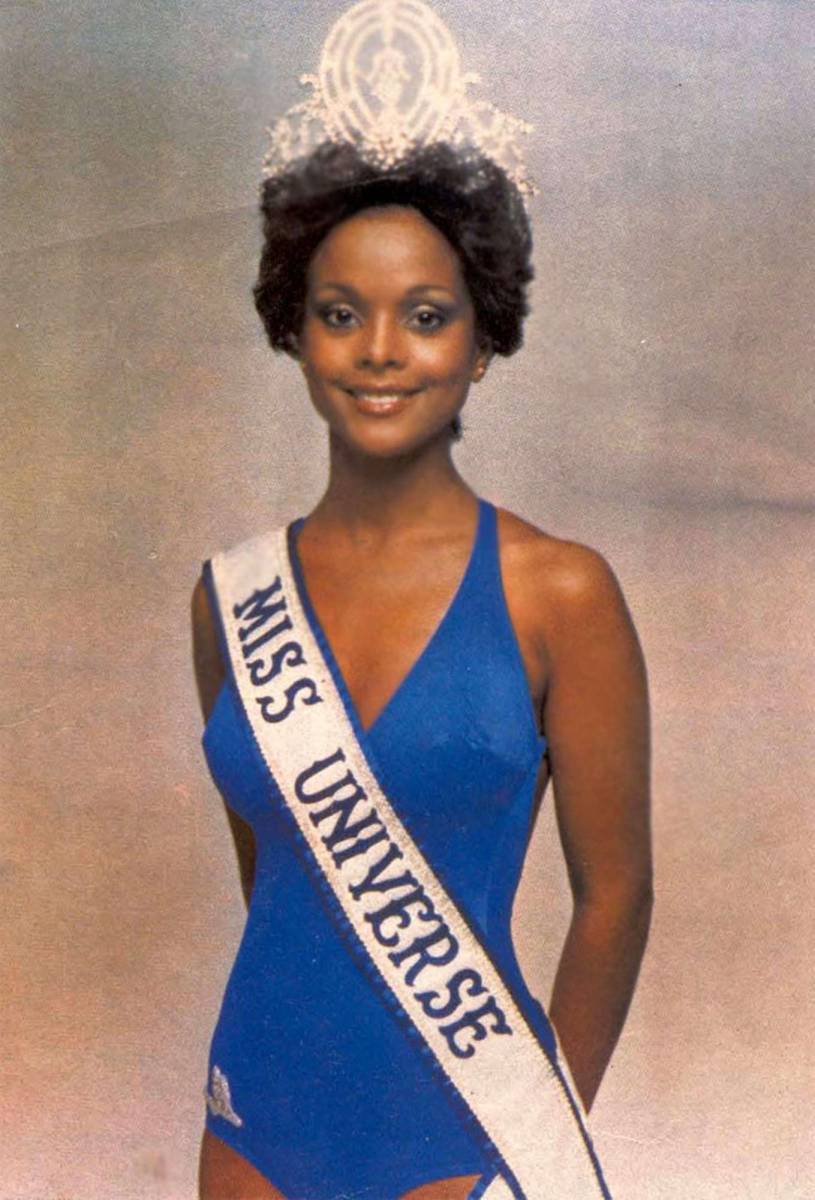 <b>Janelle Commissiong</b>¡Otra ex Miss Universo se suma a la mesa del jurado! Janelle o “Penny” se convirtió en la primera mujer de color el ganar el certamen. Tras su coronación en 1977, se sumergió en el mundo de la política de Trinidad y Tobago. 