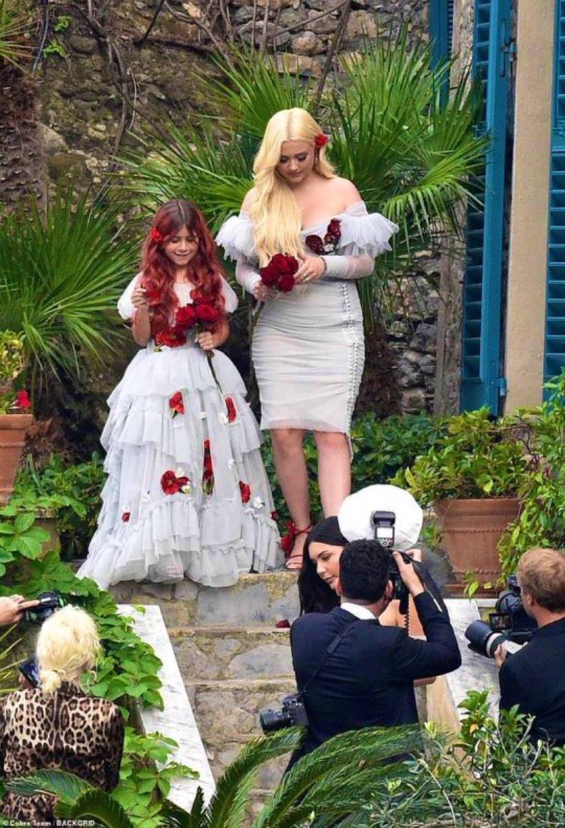 Penélope Disick y Alabama Barker fueron las chicas de la flores.