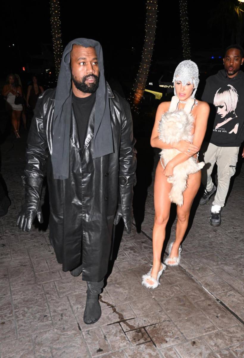 Se ha debatido sobre el papel de Kanye en las elecciones de vestuario de Bianca. Algunos observadores sugieren que Kanye tiene una influencia significativa en la apariencia pública de sus parejas, lo que ha generado discusiones sobre autonomía y control en sus relaciones.