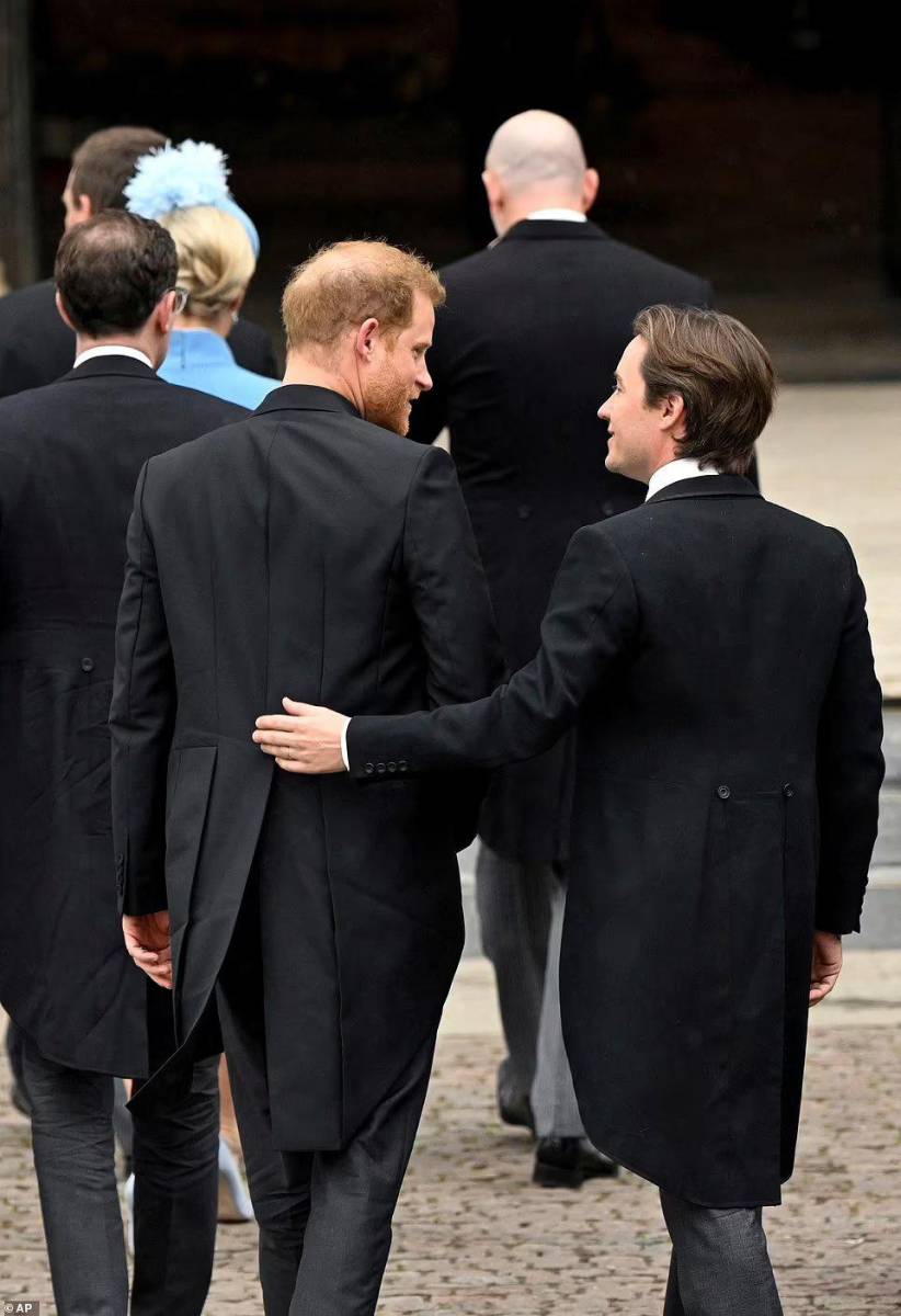 La soledad de Harry en la coronación del Rey Carlos III