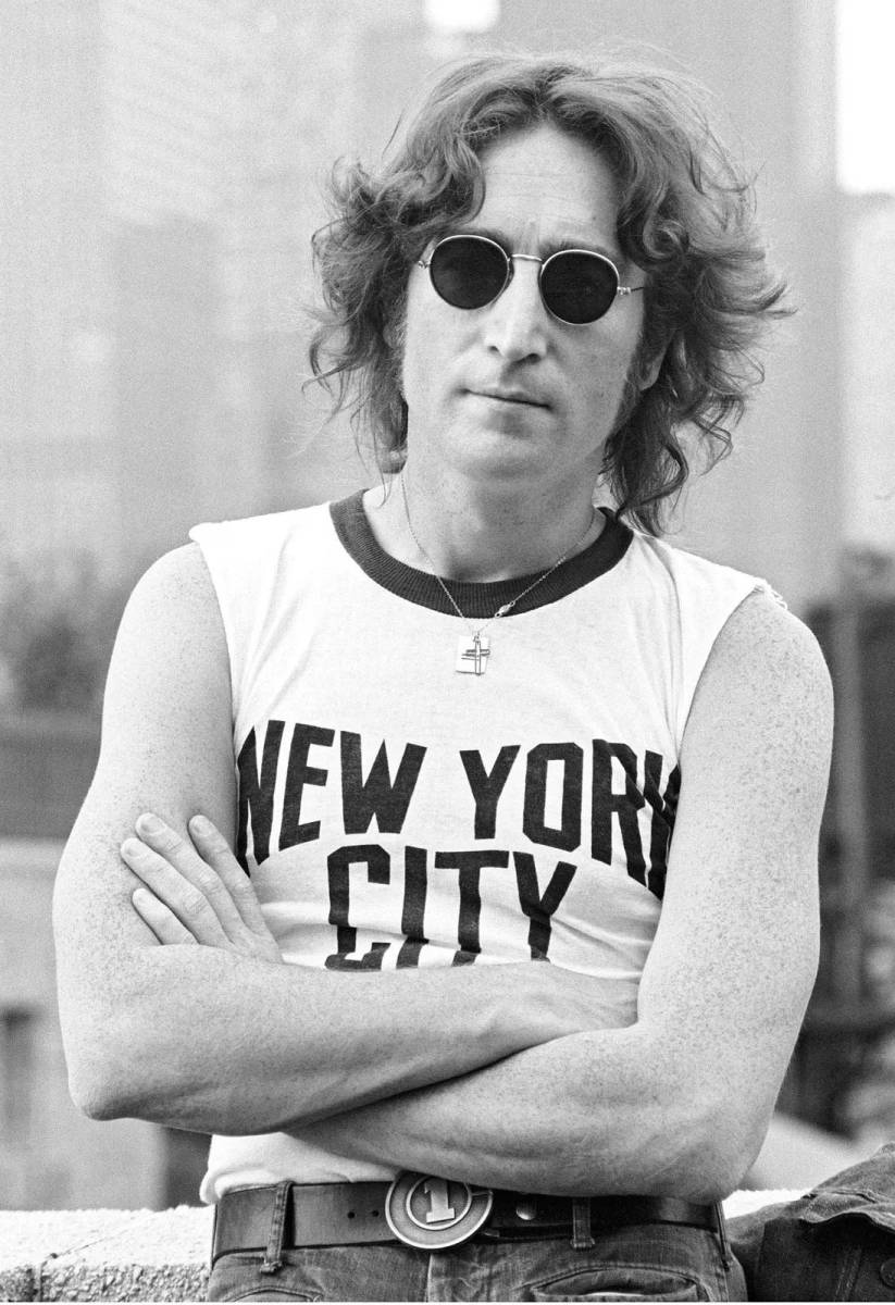 El 9 de octubre de 1940 nació el recordado John Lenon, conocido por ser el líder y fundador de la banda de rock The Beatles y considerado uno de los artistas más influyentes del siglo XX