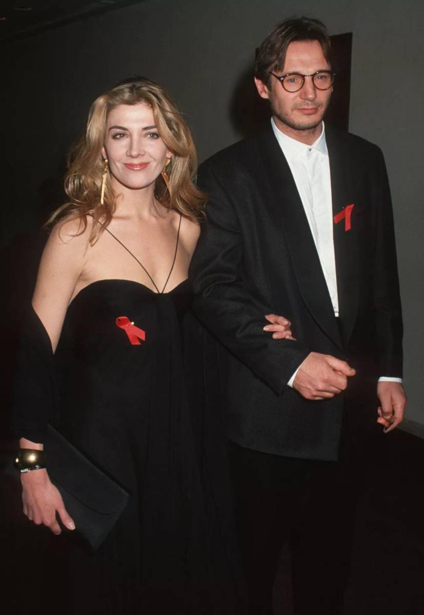 Se conocieron en 1992 durante los ensayos de Anna Christie, obra en la que Richardson insistió a Neeson para que interpretara al marinero irlandés. En ese entonces, ella estaba casada con el productor británico Robert Fox, pero la química entre ambos actores fue inmediata. 