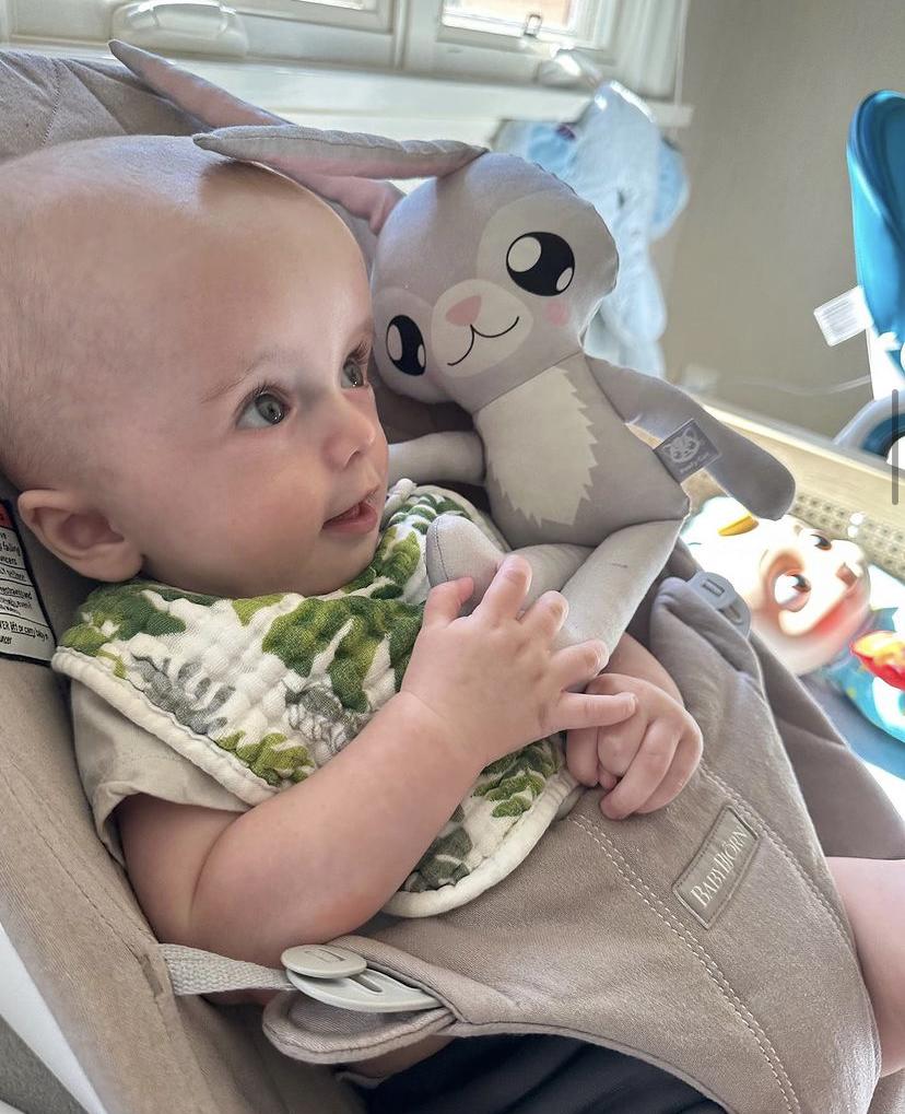 El pequeño Phoenix recostado sobre un sillón fue una de las imágenes que dieron de qué hablar.