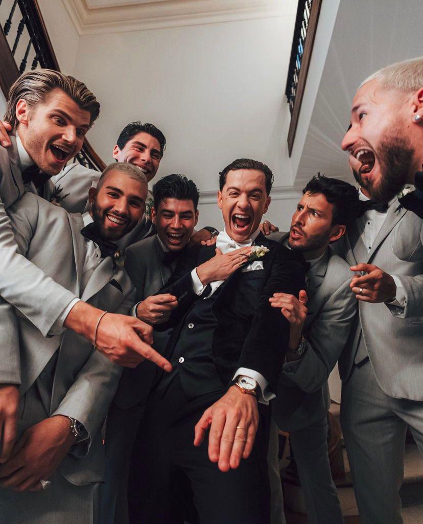 Su esposo Guaynna también celebró juntos a los best men, los cuales fueron algunos de sus amigos más cercanos, algunos de ellos fueron Sebastián Yatra y Ricky Montaner.
