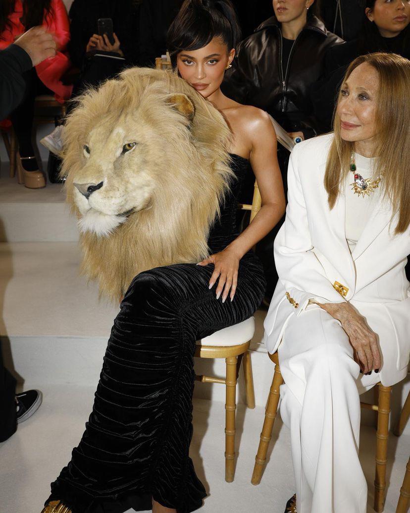 Front Row del desfile Alta Costura de Schiaparelli 2023