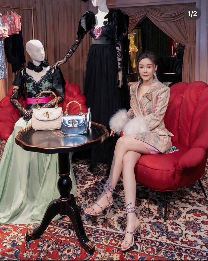 Como modelo, había modelado para varios diseñadores como ser Elie Saab 