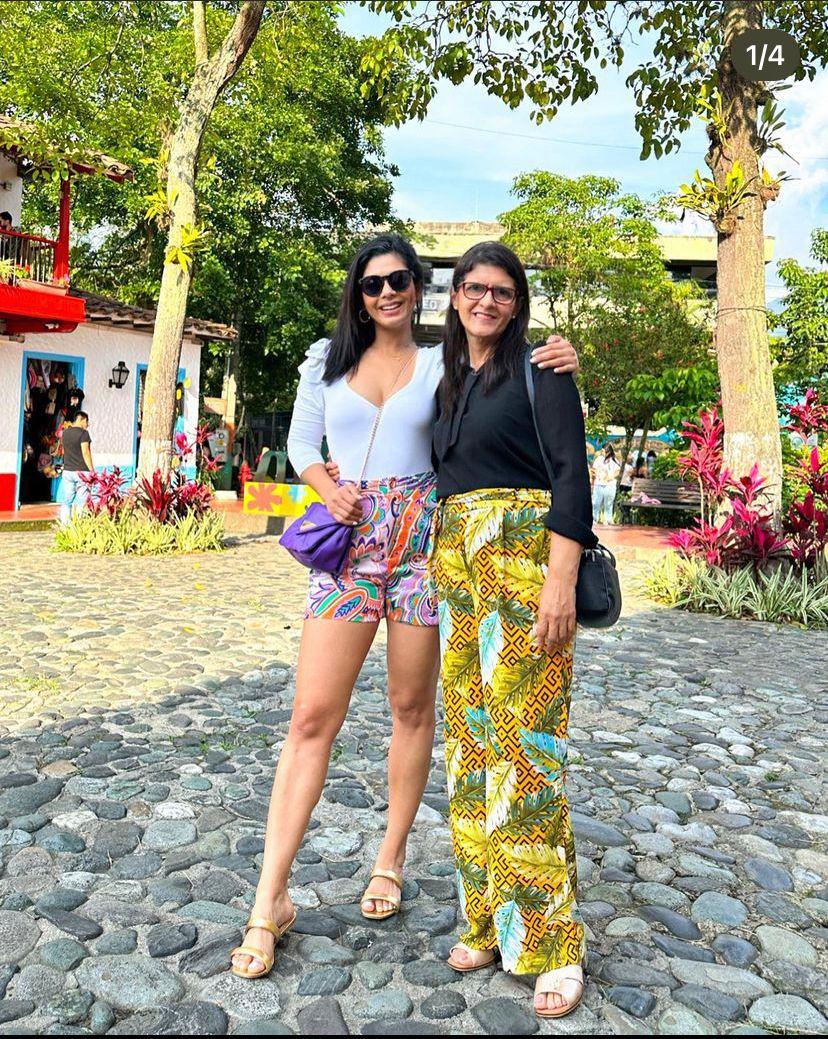 <b>Loren Mercadal </b>Compartió fotografías de sus viajes en compañía de su madre, a quien describió como “una mujer noble, fuerte, con un corazón gigante”. 