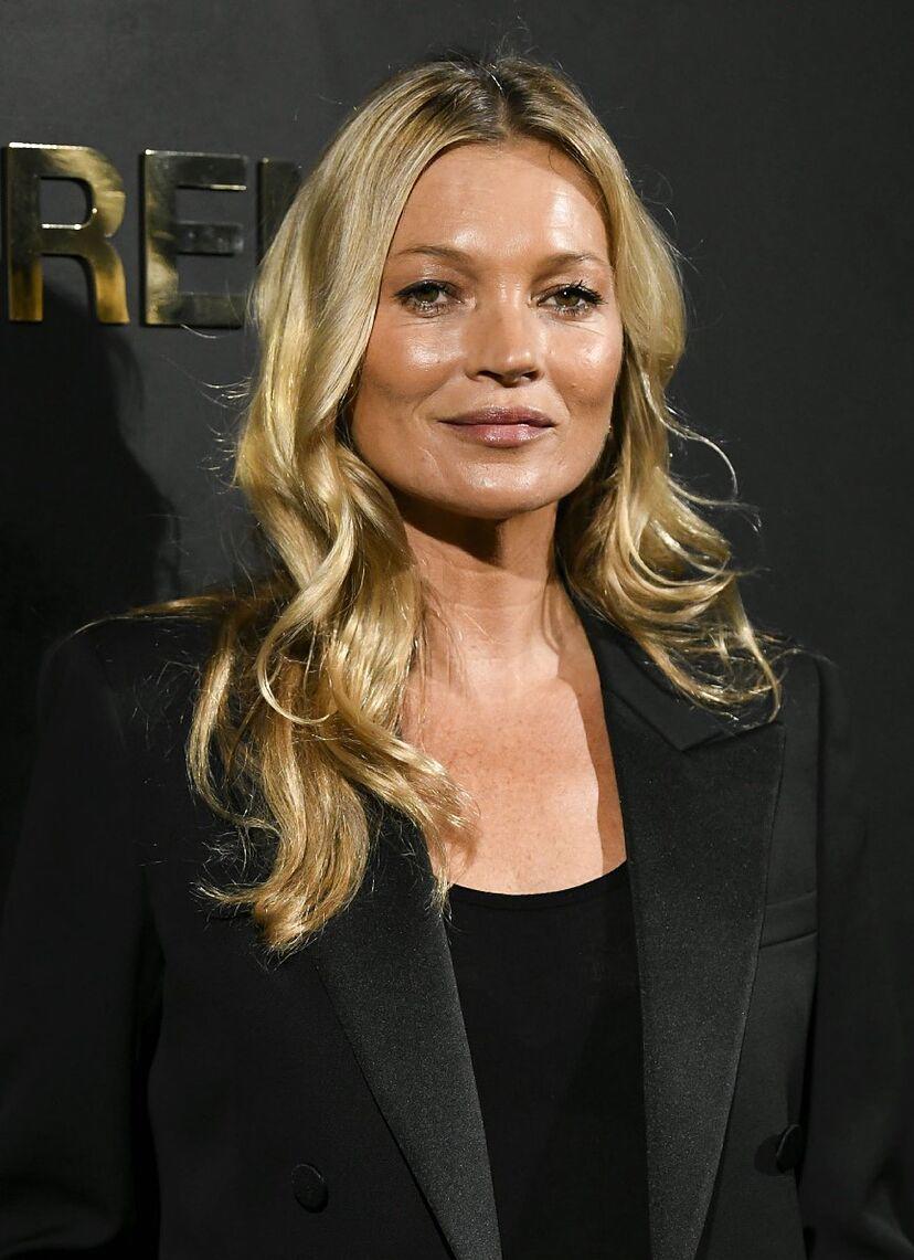 Kate Moss tampoco se escapó de esta situación, y una vez fue fotografiada en una fiesta consumiendo droga. Tuvo que aceptar este incidente que giraba en su entorno y, en consecuencia a ello, Burberry y Chanel rescindieron sus contratos comerciales con ella.