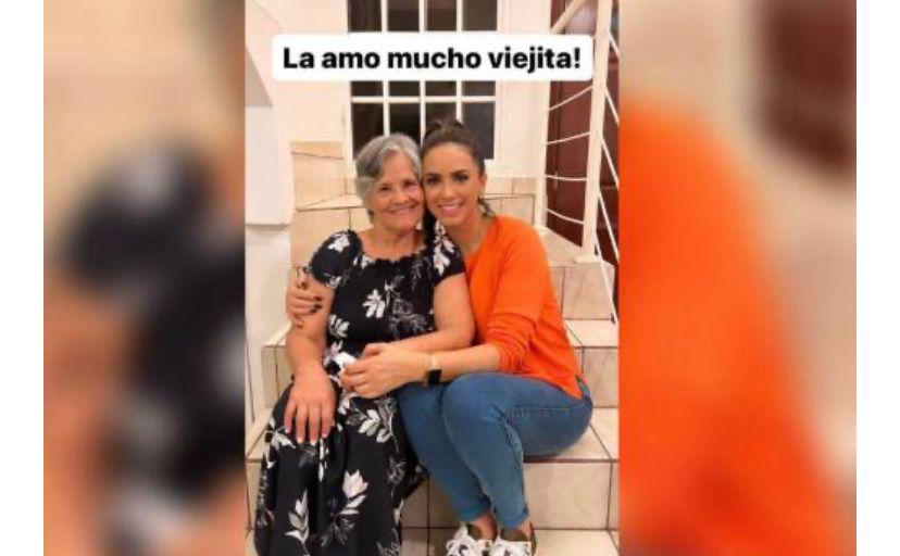 <b>Ana Jurka</b>La periodista, que radica en Estados Unidos, aprovechó para recordarle a su madre cuánto la ama.