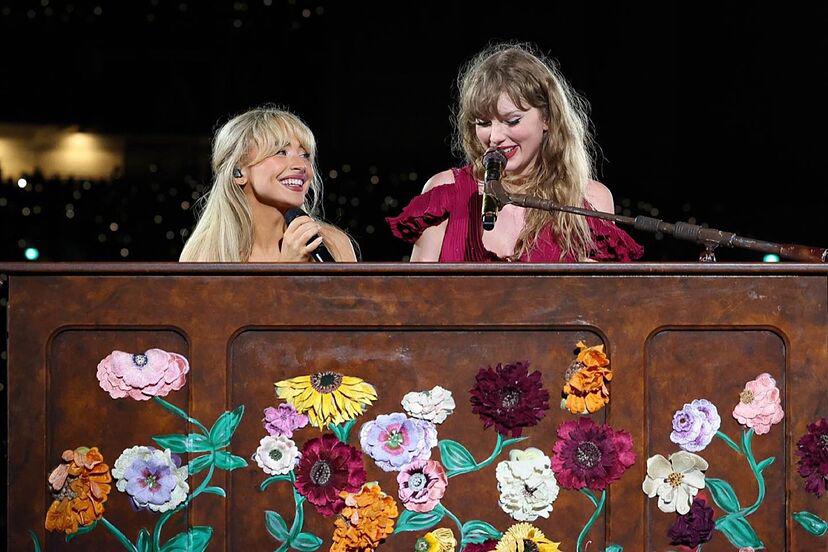 ¡Pasó de ser muy fanática de Taylor Swift a ser su telonera! Sabrina fue la opening act de Taylor durante The Eras Tour en el verano de 2023. 