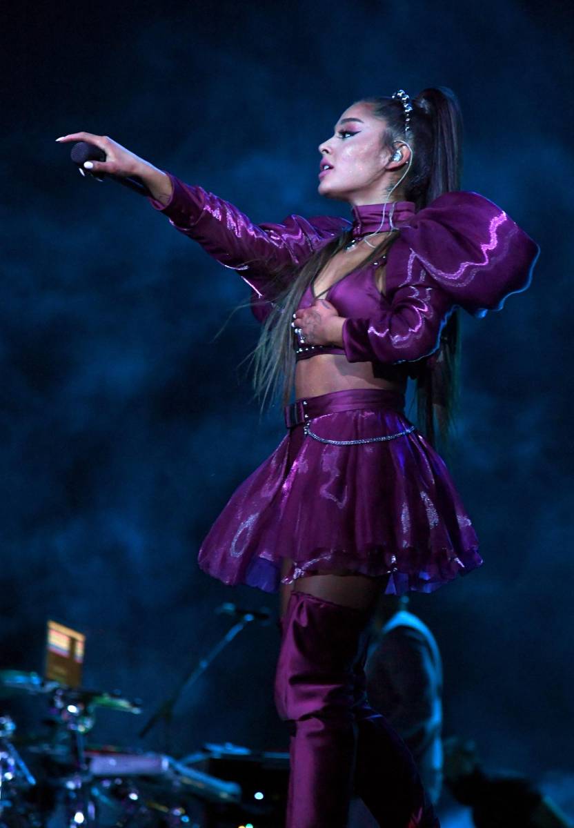 Un fan le lanzó un limón a Ariana Grande en su presentación final en el Coachella de 2019. “¿Qué demonios? Eso pasó porque uno de ustedes me tiró un limón. M*****”, dijo.