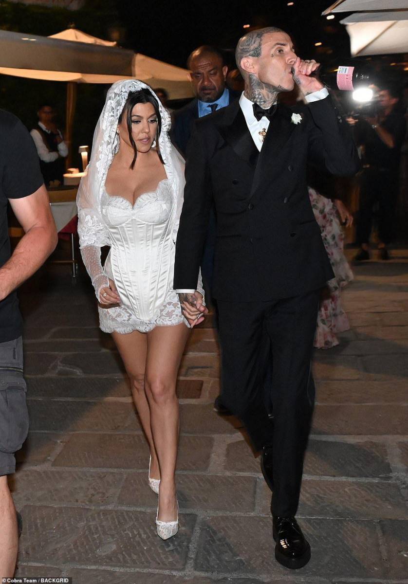 Después de la ceremonia religiosa, la pareja disfrutó de una gran fiesta. 