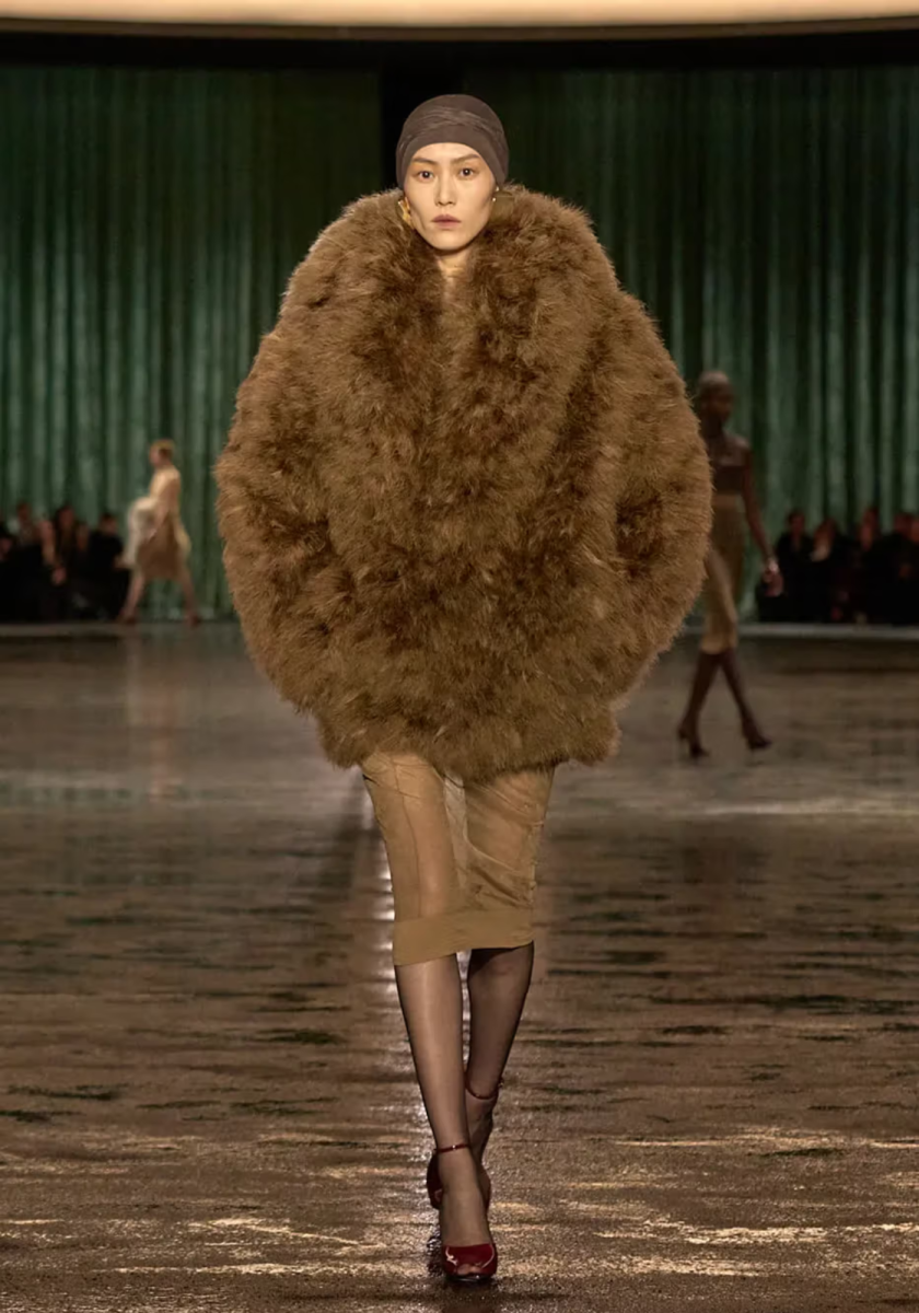 Saint Laurent presenta una sensual colección otoño/invierno 24/25