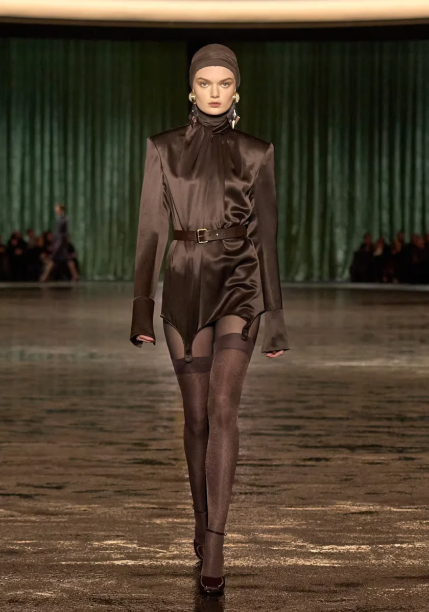 Saint Laurent presenta una sensual colección otoño/invierno 24/25