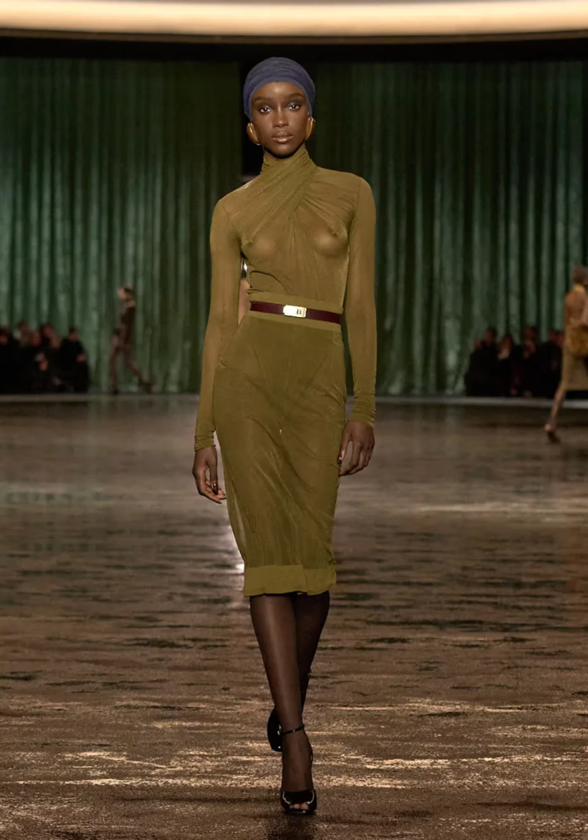 Saint Laurent presenta una sensual colección otoño/invierno 24/25