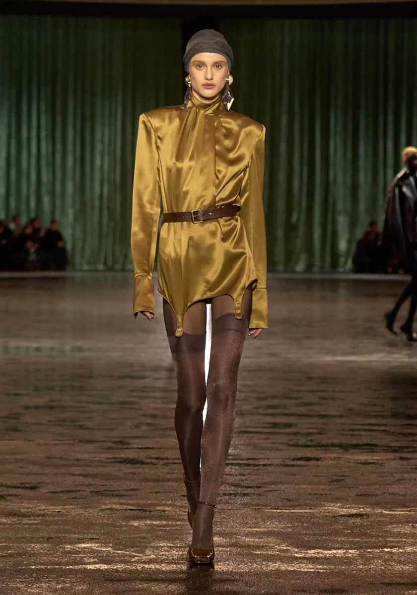 Saint Laurent presenta una sensual colección otoño/invierno 24/25