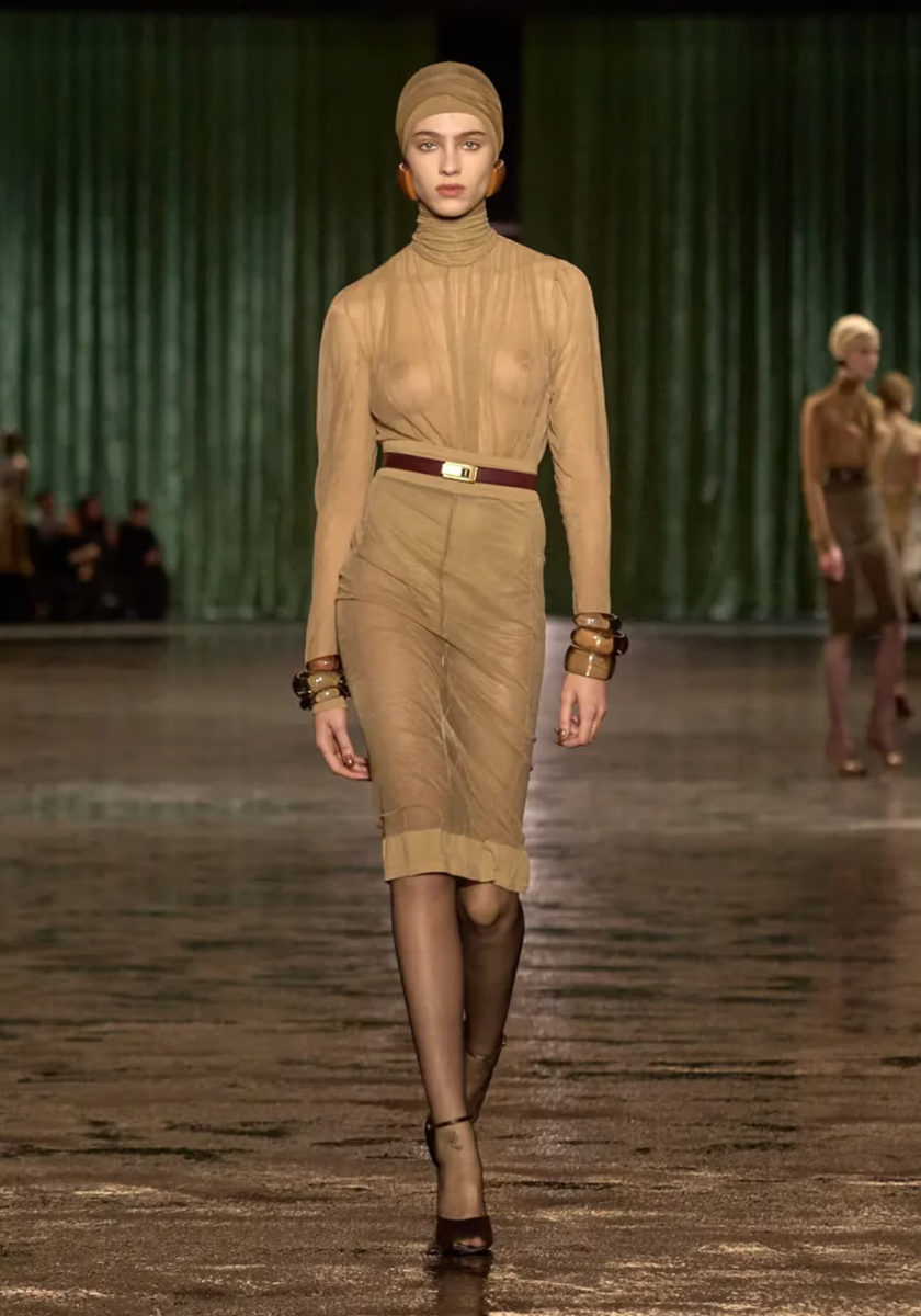 Saint Laurent presenta una sensual colección otoño/invierno 24/25