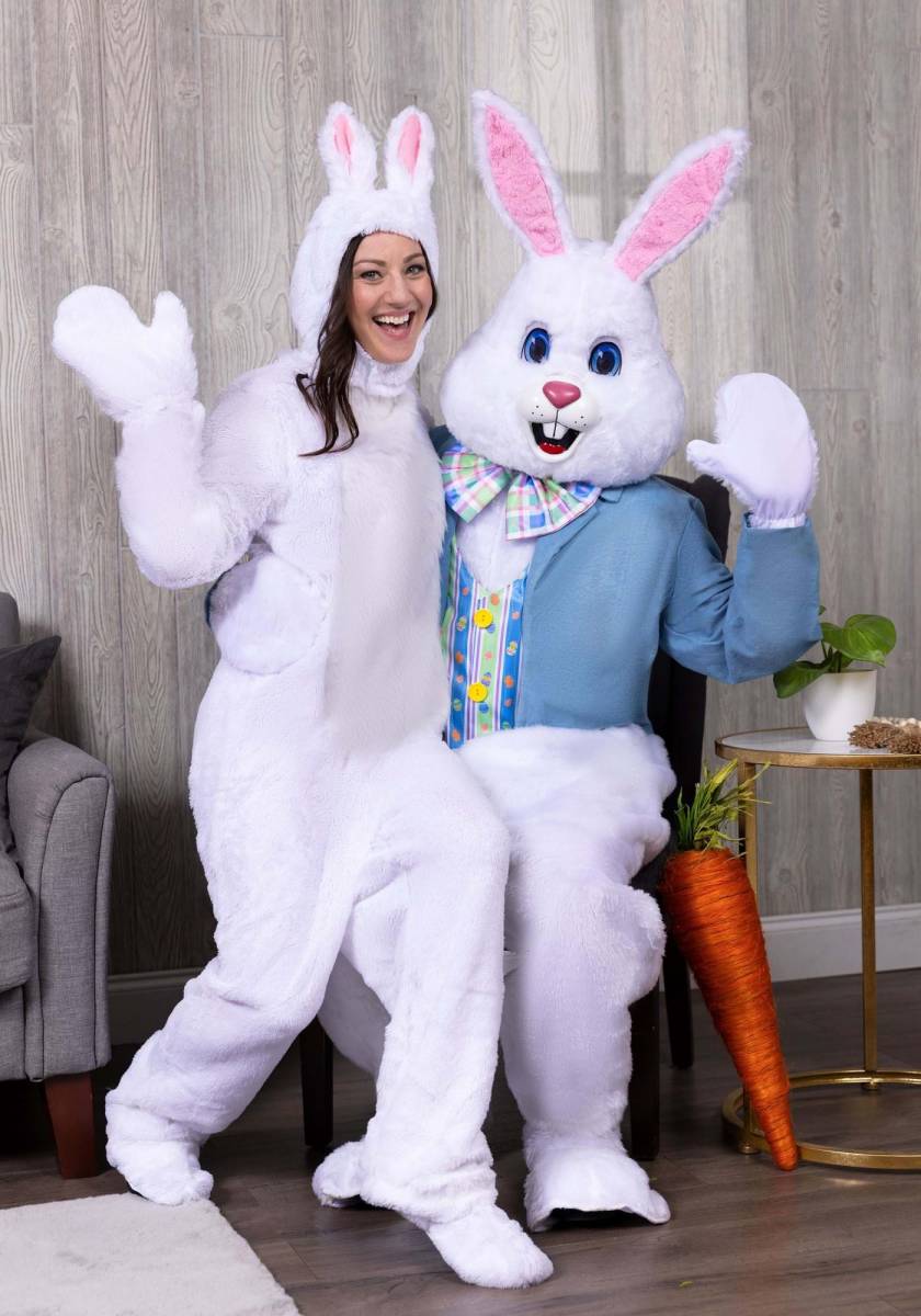 #10. BUNNY. Cute y divertido, un disfraz de conejo es un acierto este 2023, al punto que ocupa el décimo lugar de la lista. Las posibilidades son infinitas, puedes lucir desde un look felpudo hasta una atrevida Playboy bunny.