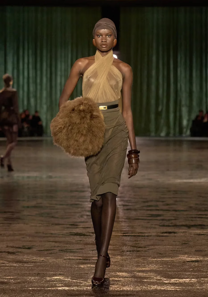 Saint Laurent presenta una sensual colección otoño/invierno 24/25