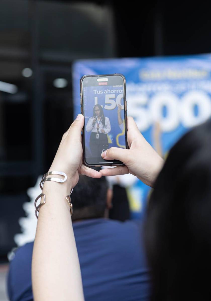 Banco CUSCATLAN lanza promoción: ¡En esta Navidad tus ahorros se triplican!