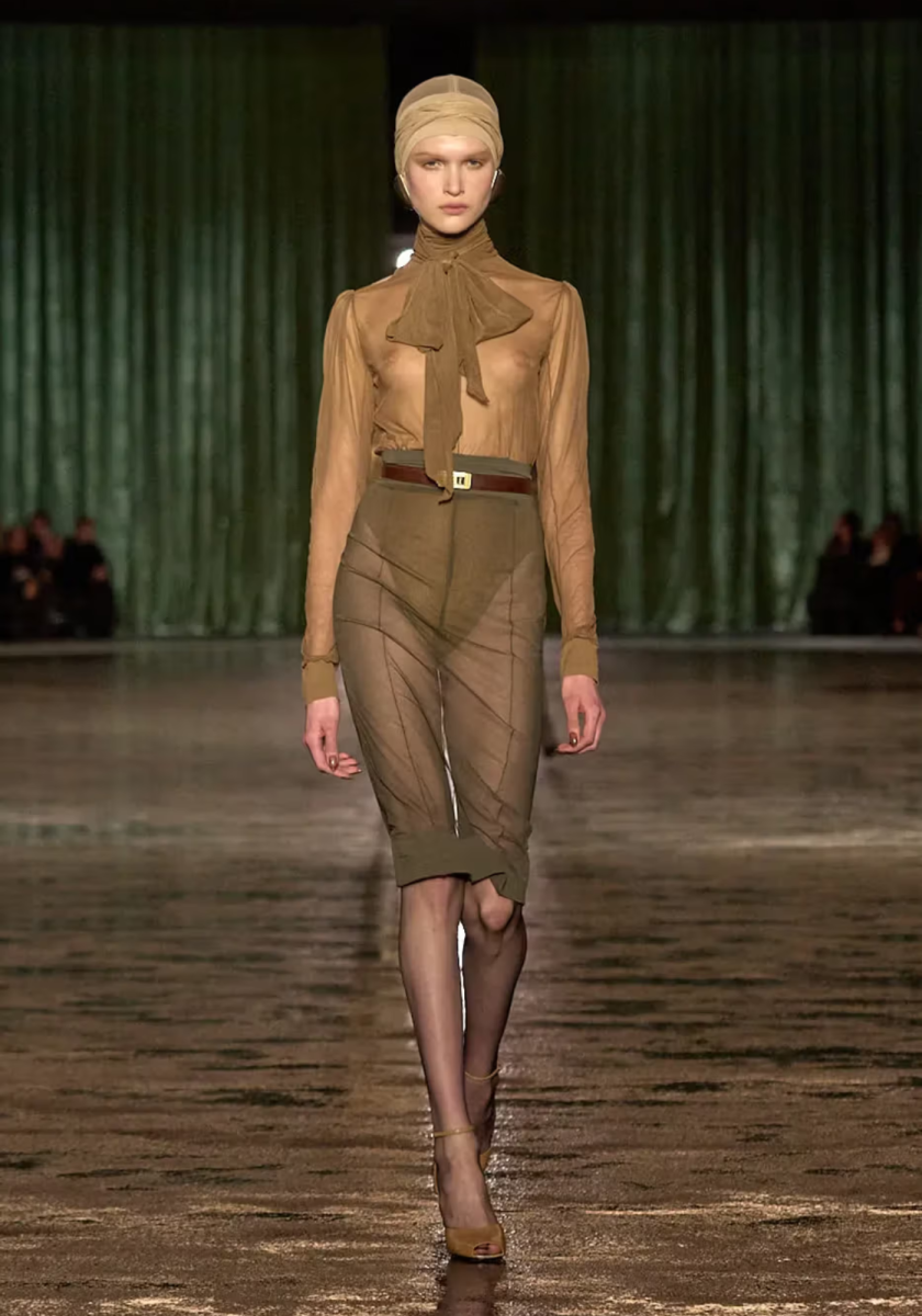 Saint Laurent presenta una sensual colección otoño/invierno 24/25