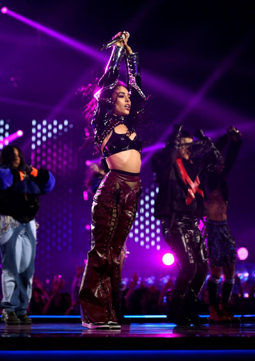 Danna Paola sedujo en la octava edición de los Latin American Music Awards con una candente presentación de su éxito XT4S1S 