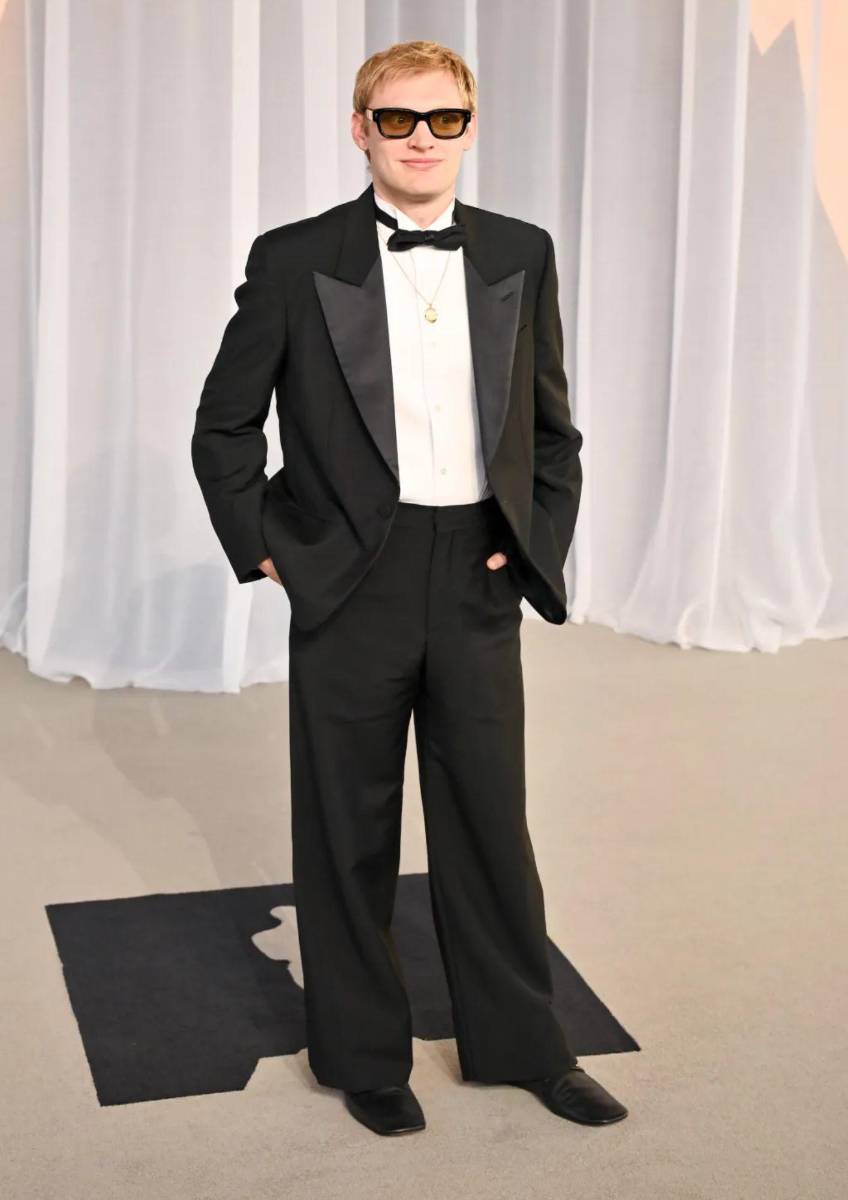Curry Barker con un diseño de Gucci, con estilismo de Blair James.