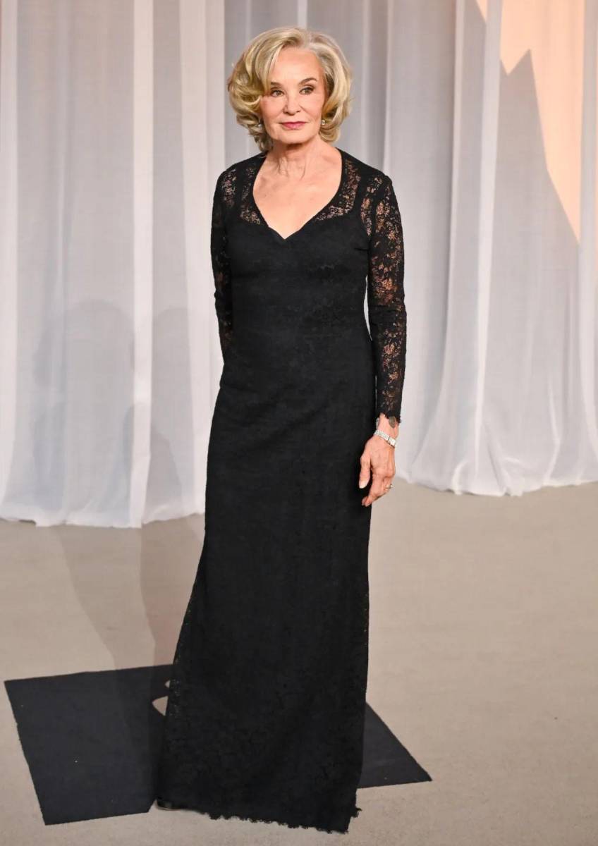 Jessica Lange con un diseño de Gucci, con estilismo de Negar Ali Kline.
