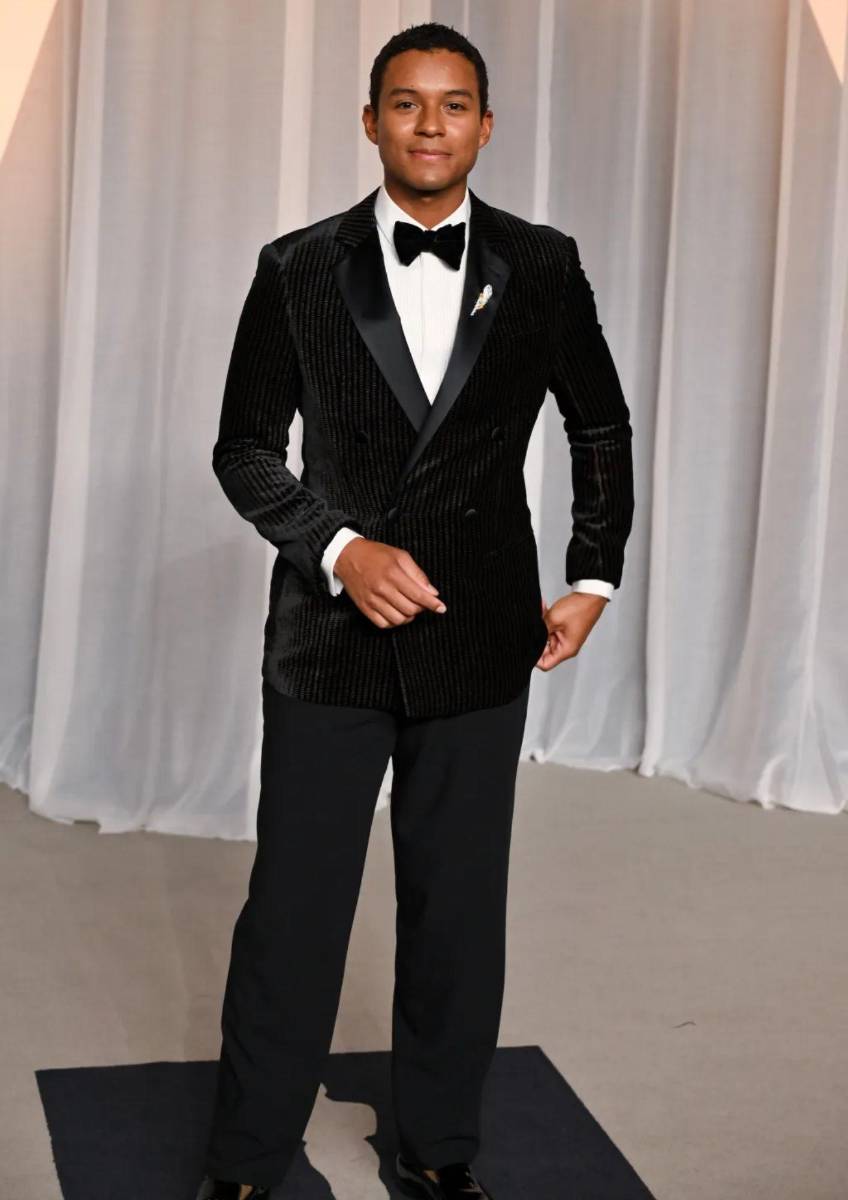 Jaafar Jackson en Giorgio Armani, diseñado por Ilaria Urbinati.