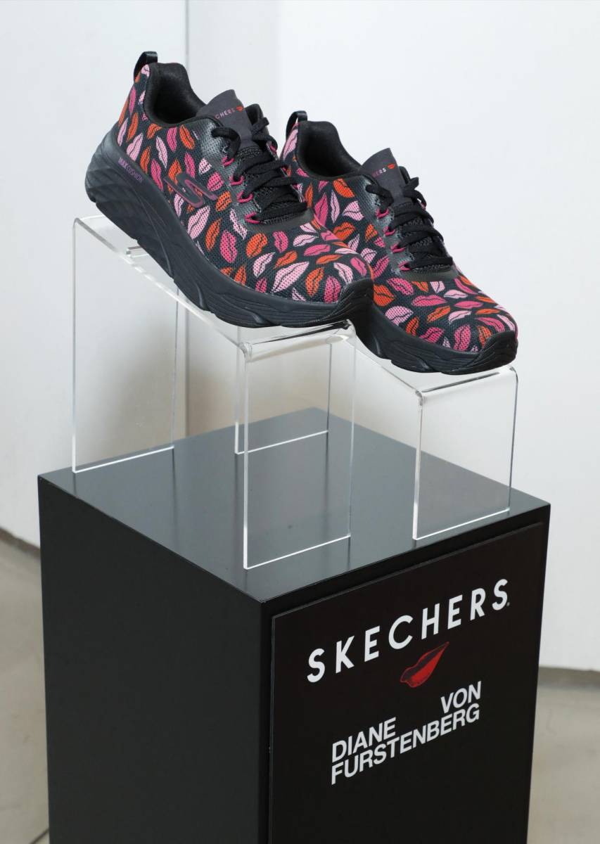 Los prints de Diane von Furstenberg en las zapatillas de Skechers
