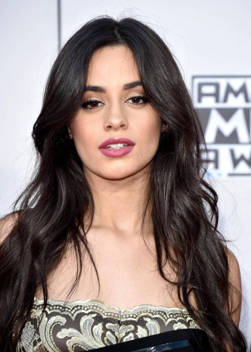 Fifth Harmony fue una girlband estadounidense que también salió del programa de supervivencia The X Factor. Alcanzó certificado de oro con su álbum debut Reflection y vendió más de 15 millones copias cuando estaban activas. En 2016, Camila Cabello decide salirse de la agrupación e iniciar su carrera como solista, y lanzó su sencillo Havana en 2017, que logró posicionarse en el primer puesto de Billboard Hot 100, además de ganar un certificado de diamante, siendo la primer mujer hispana en recibirlo.