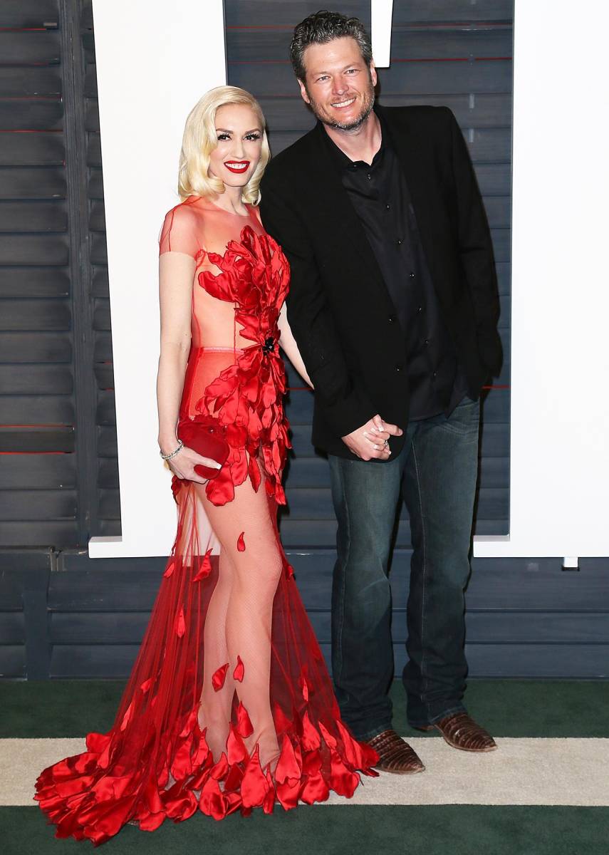 Blake Shelton y Gwen StefaniEn noviembre de 2015, Blake confirmó que estaba saliendo con su compañera de The Voice, Gwen Stefani, quien solo cuatro meses antes había pedido el divorcio de su esposo, Gavin Rossdale. Muchos internautas especularon que los artistas habrían iniciado su relación antes de que Rossdale y Stefani se separaran. El divorcio finalizó en 2016, y en 2020 Blake y Gwen se casaron.