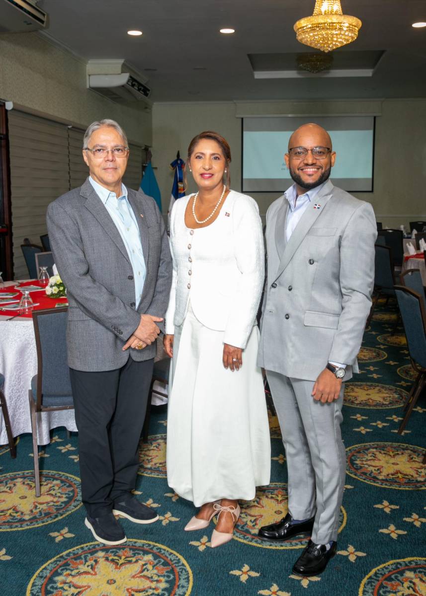 José Dheming, Mercedes Salazar y Melintón Jiménez.