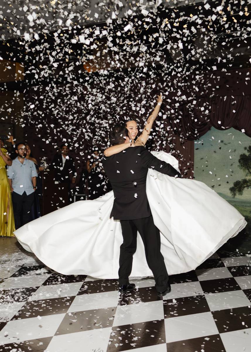  primer baile fue Everything de Michael bublé para la cual tomamos clases de baile que nos unieron aún más.