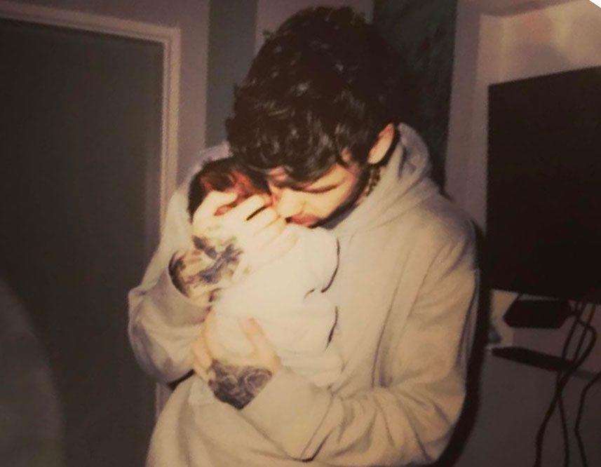 En 2017, Liam dio la bienvenida a su primer hijo, Bear Grey Payne, con la cantante Cheryl Cole. A pesar de la separación de la pareja en 2018, ambos mantuvieron una relación cordial. Liam a menudo hablaba del profundo amor que sentía por Bear y de cómo la paternidad le había cambiado la vida, dándole una nueva perspectiva sobre sus prioridades.