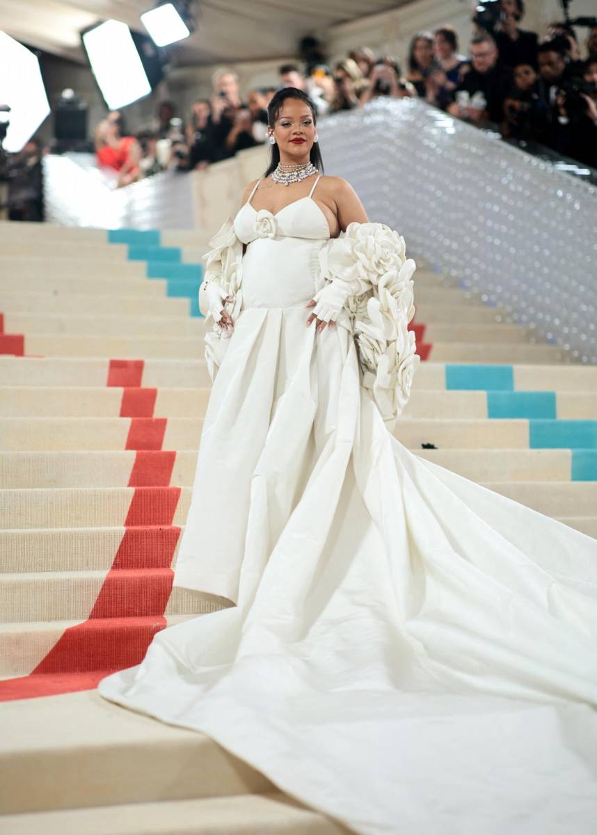 El impresionante look de Rihanna en la gala del MET 2023