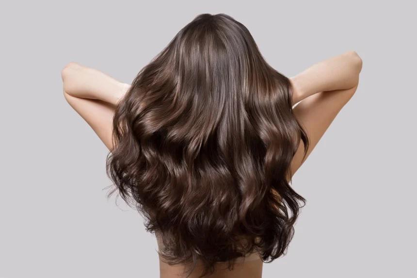 Lava tu cabello siempre que lo necesites, aplícate una mascarilla de medios a punta y no olvides darte un masaje a tu cuero cabelludo, no olvides utilizar el cepillo y champú propio para las necesidades y por ultimo no menos importante en tener una buena alimentación llena de vitaminas y nutrientes.