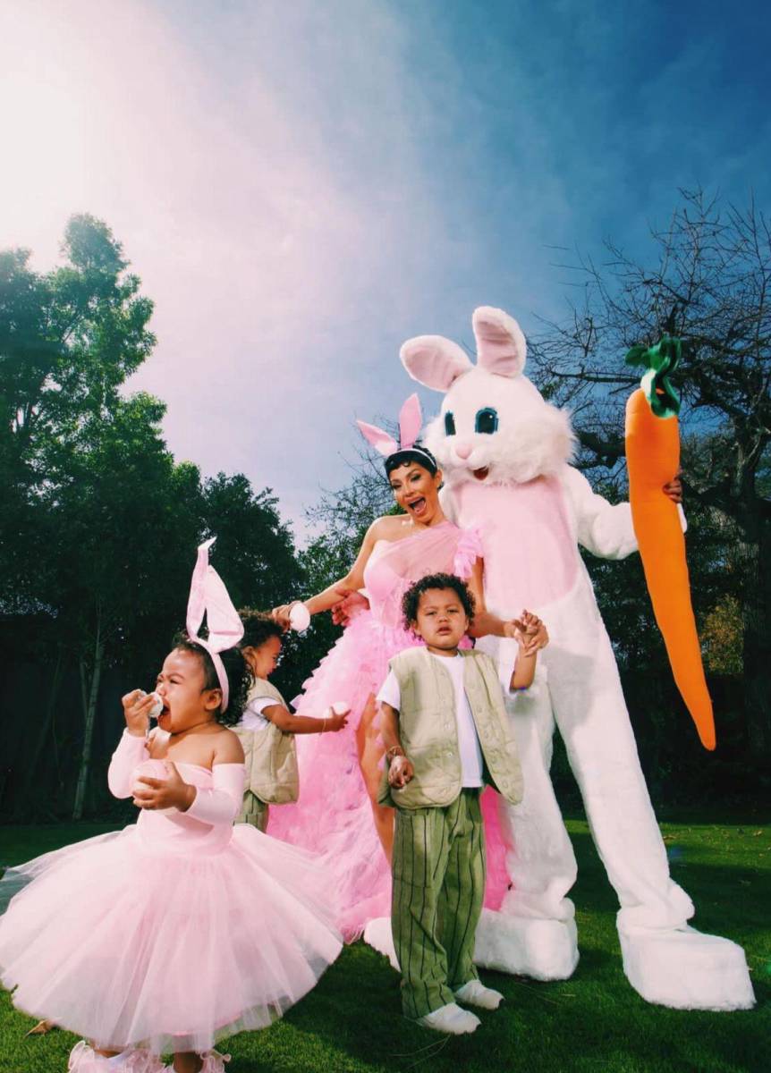  Atraves de su cuenta de Instagram, compartió fotografías de él disfrazado como el Conejito de Pascua