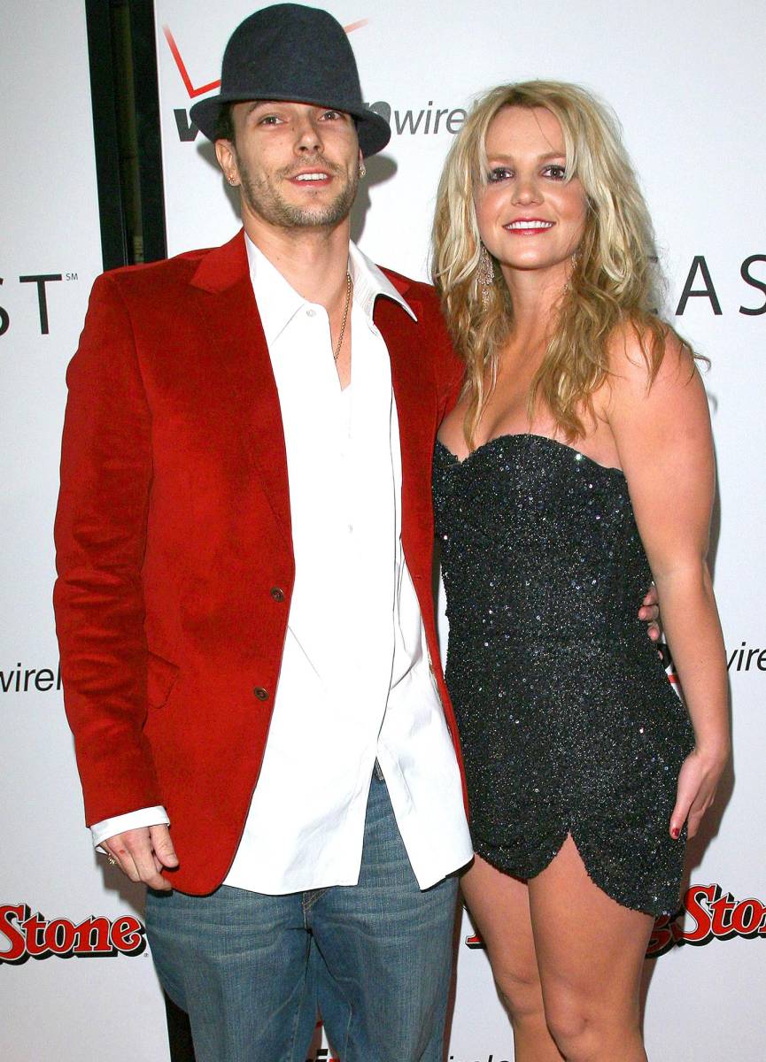 Kevin Federline y Britney SpearsEl bailarín conoció a la princesa del pop en 2004, durante la grabación de un video musical. El amor despertó en el set y poco tiempo después anunciaron su compromiso. No obstante, el rapero todavía estaba en una relación con Shar Jackson, quien estaba embarazada de su segundo hijo, cuando empezó a salir con Britney.