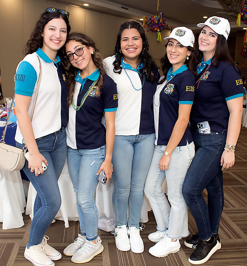 Sophia Kamar, Valerie Eskelsen, Diana Duarte, Giovanna Pereira y Mariana Rivera.