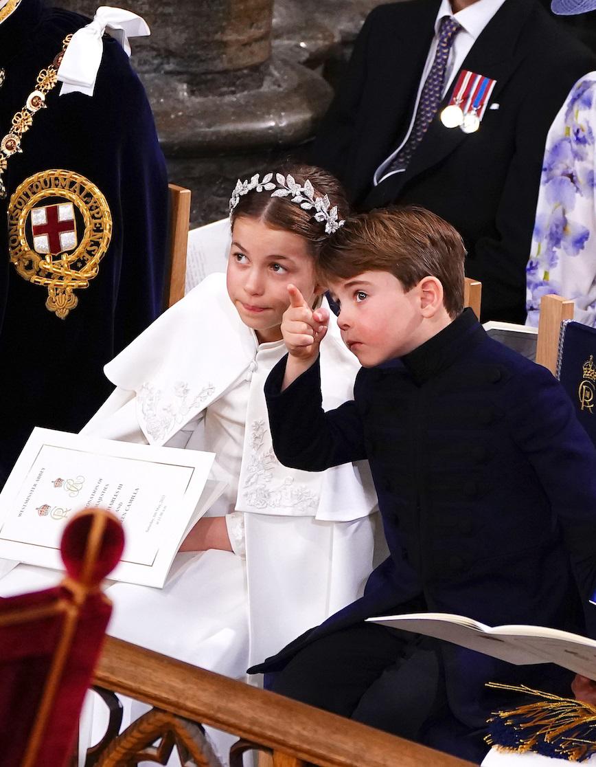 Las adorables expresiones del príncipe Louis durante la coronación del rey Carlos III