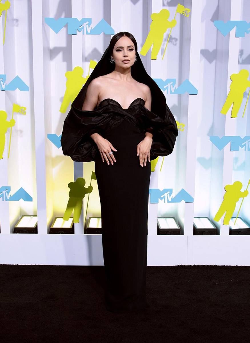 Sofia Carson en Carolina Herrera